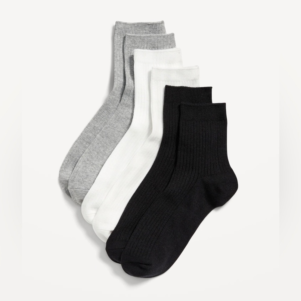 🆕 & Unopened 3-Pack of Crew Socks - Black, White, and Gray